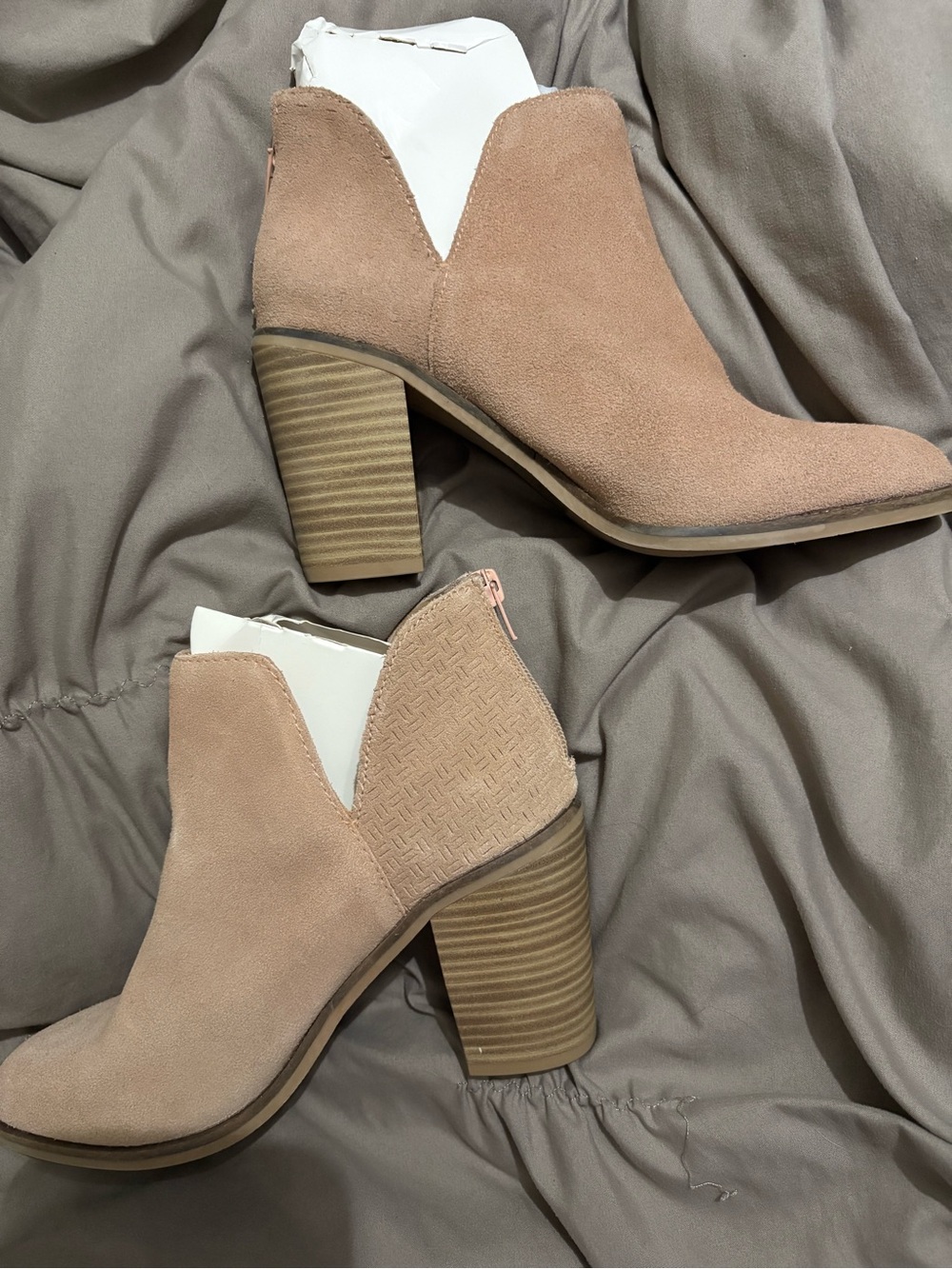 DV8 by Dolce Vita Shai Light Pink Suede Heeled Booties Size 7.5 - Picture 2 of 8